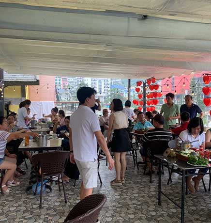 Nhân viên thân thiện